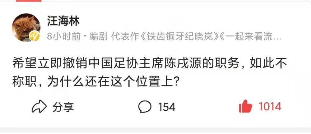 当几位主演身穿崭新的蓝色制服出现在这个背景前，并向大家敬礼的时候，画面看起来有一种难以言喻的感动